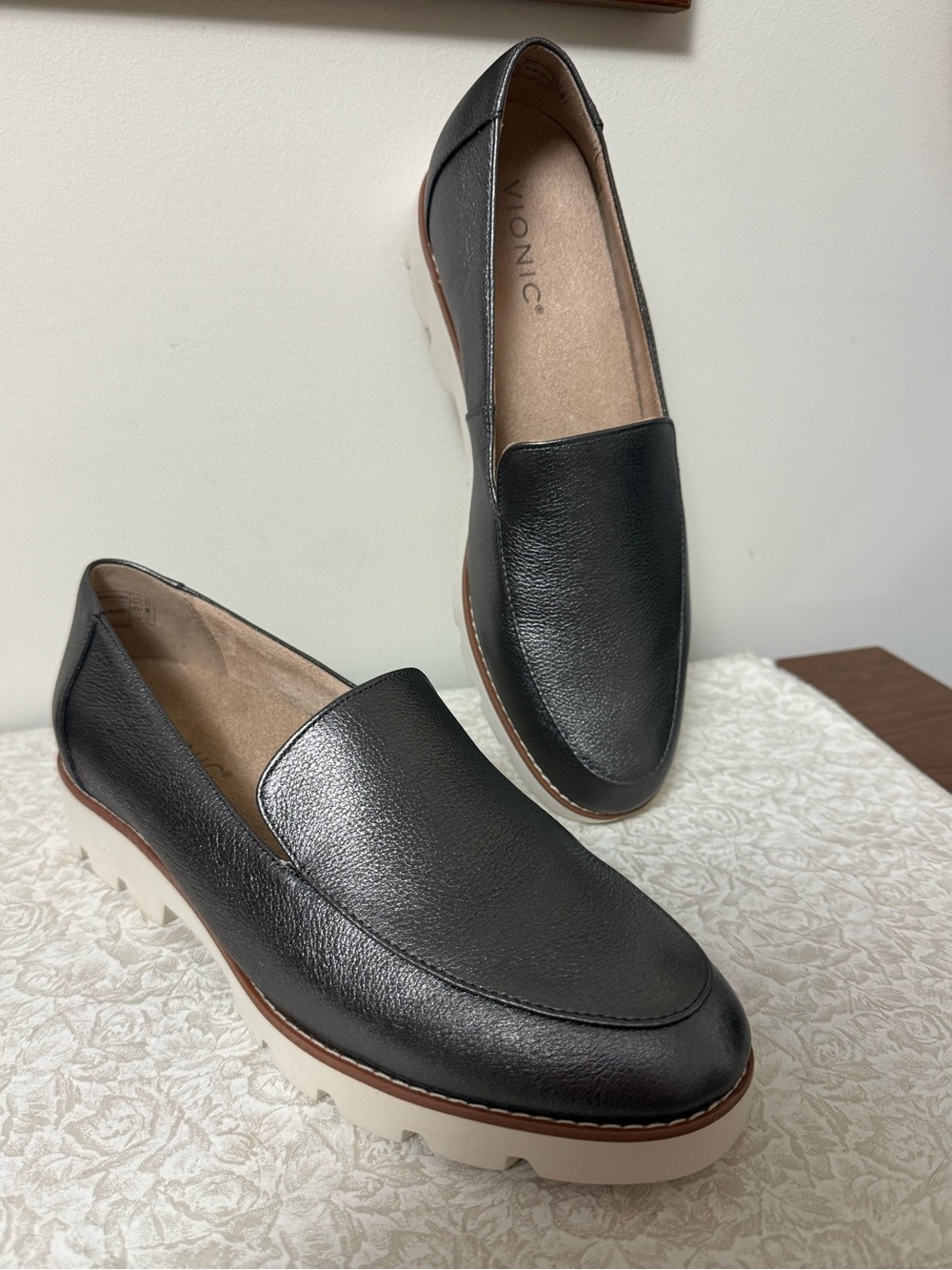 NWOT Vionic Kensley Women's Loafers & Slip-Ons Pewter Metallic Size 9 Leather